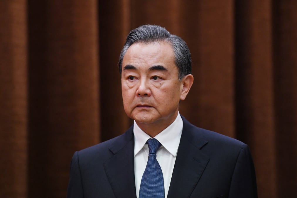 Le chef de la diplomatie chinoise salue les discussions trump-xi