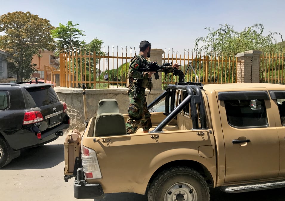 Les taliban entrent dans kaboul, les occidentaux evacuent leurs ressortissants