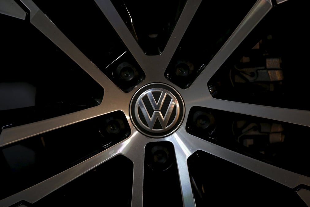 Le nombre de vehicules volkswagen concernes par le scandale des emissions revu a la baisse