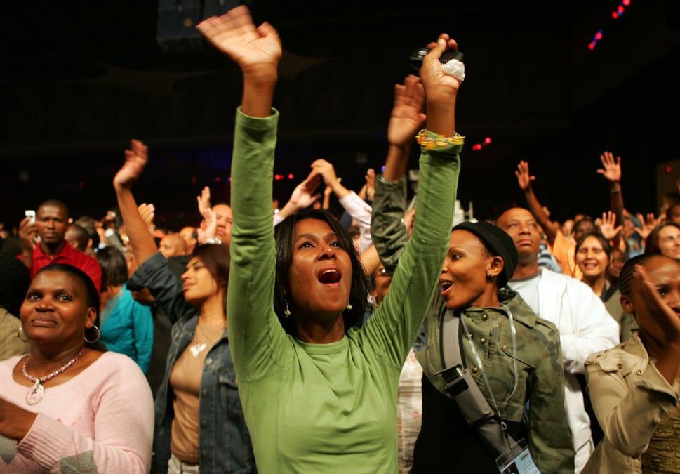 Jeunesse public concert fans afrique femmes filles joie