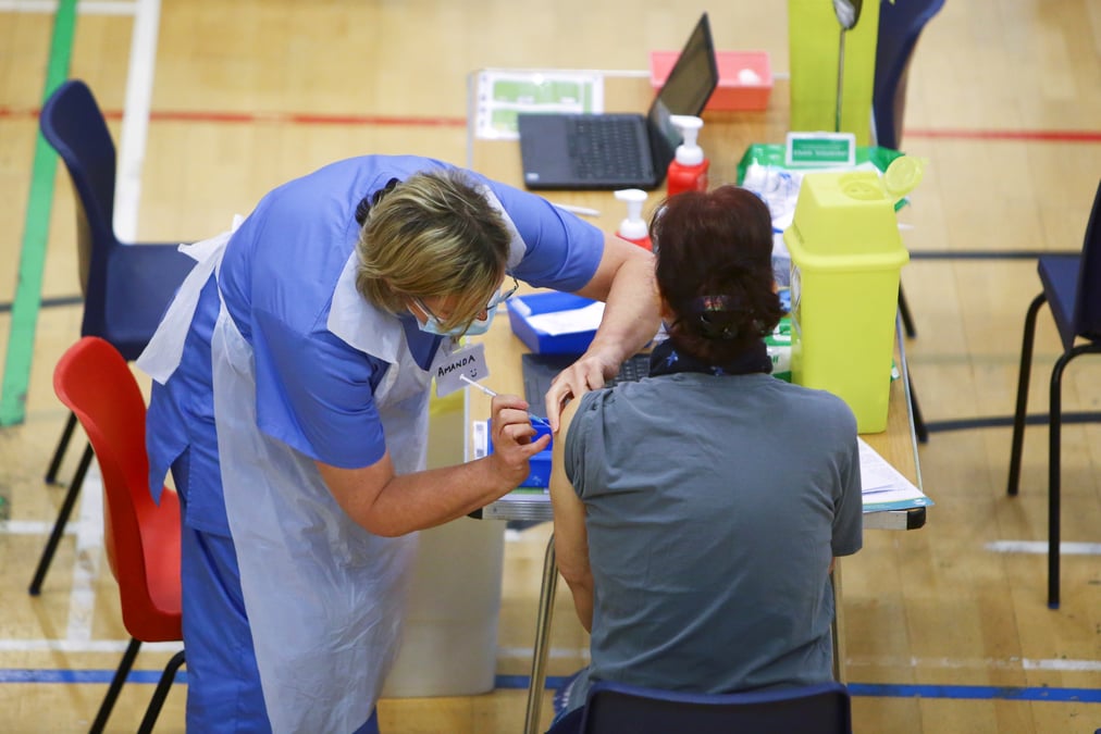 Coronavirus: le royaume-uni signale 738 deces et 12.718 nouveaux cas