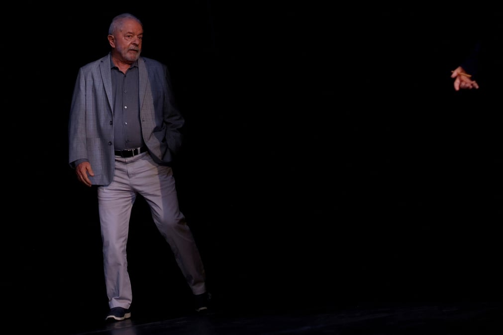 Le president elu bresilien luiz inacio lula da silva lors de la presentation des ministres nommes pour son gouvernement au siege du gouvernement de transition a brasilia