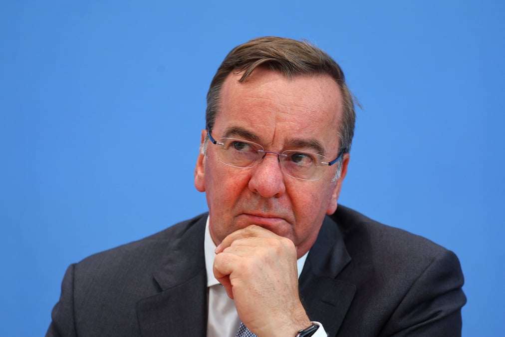Les ministres presentent la strategie de securite nationale a berlin