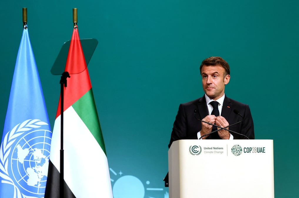 Emmanuel macron prononce un discours lors de la cop28