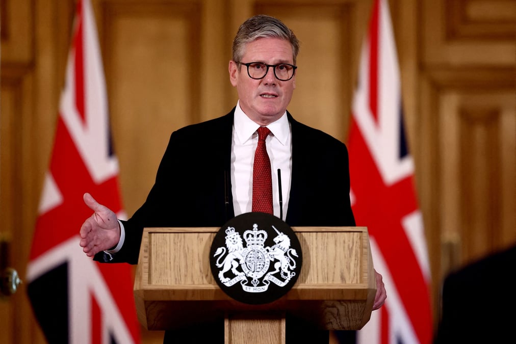 Le nouveau Premier ministre britannique, Keir Starmer, entend apporter une réponse ferme aux émeutes qui sévissent au Royaume-Uni.