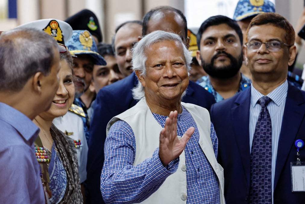 Muhammad yunus a l'aeroport hazarat shahjalal, a dhaka