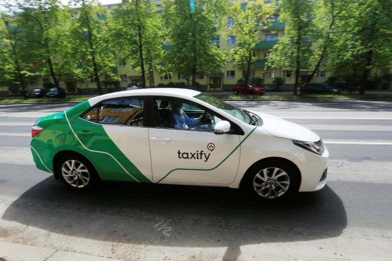 Un consortium emmene par daimler investit 175 millions de dollars dans taxify