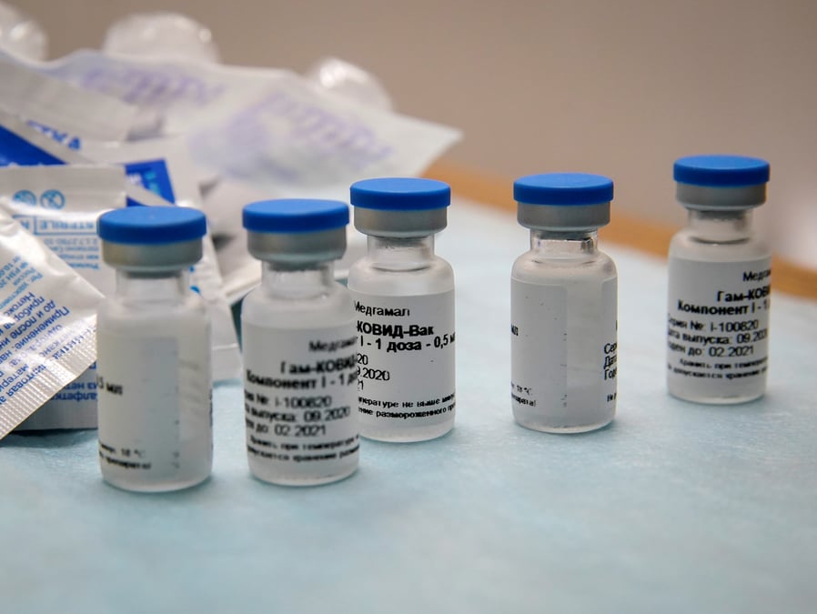 Coronavirus: le vaccin sputnik v sera moins cher que ces rivaux, dit la russie