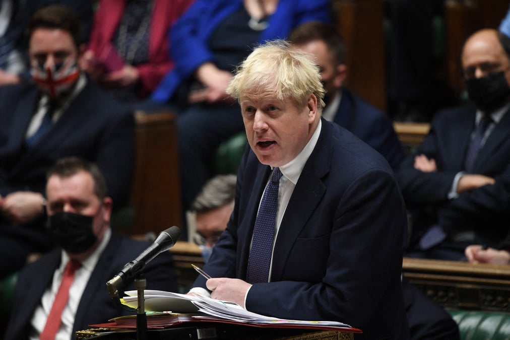 Grande-bretagne: johnson de nouveau sur le gril apres une fete en plein confinement