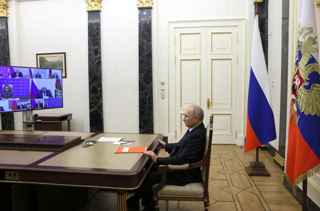 Le president russe poutine preside une reunion du conseil de securite a moscou
