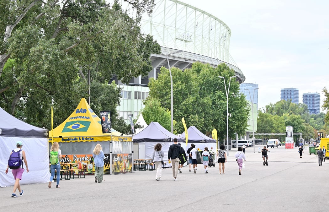 Exterieur du stade happel, apres l'annulation des trois concerts de taylor swift