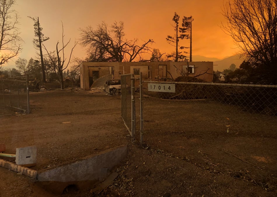 Incendie en californie: 40.000 personnes menacees d'evacuation