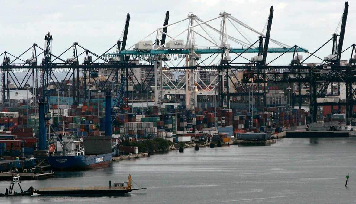 Usa: le deficit commercial creuse par une chute record a l'export