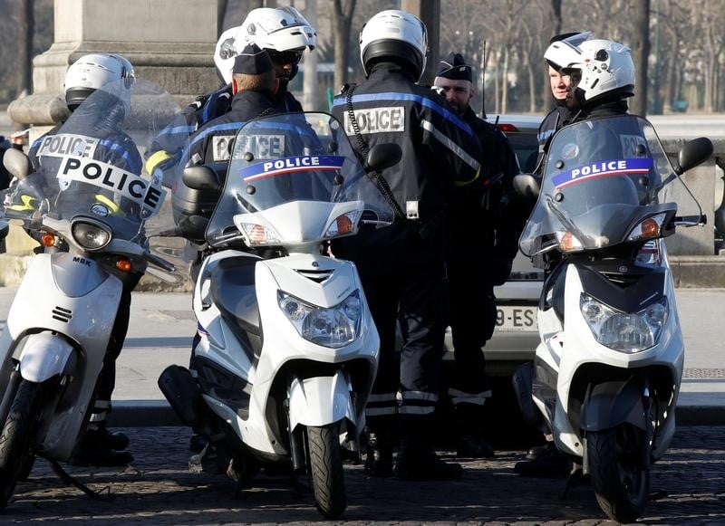 Le ministre de l'interieur reunit les prefets sur les relations police-population