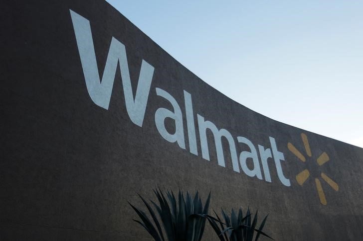 Wal-mart reitere ses previsions, nouveau rachat d'actions