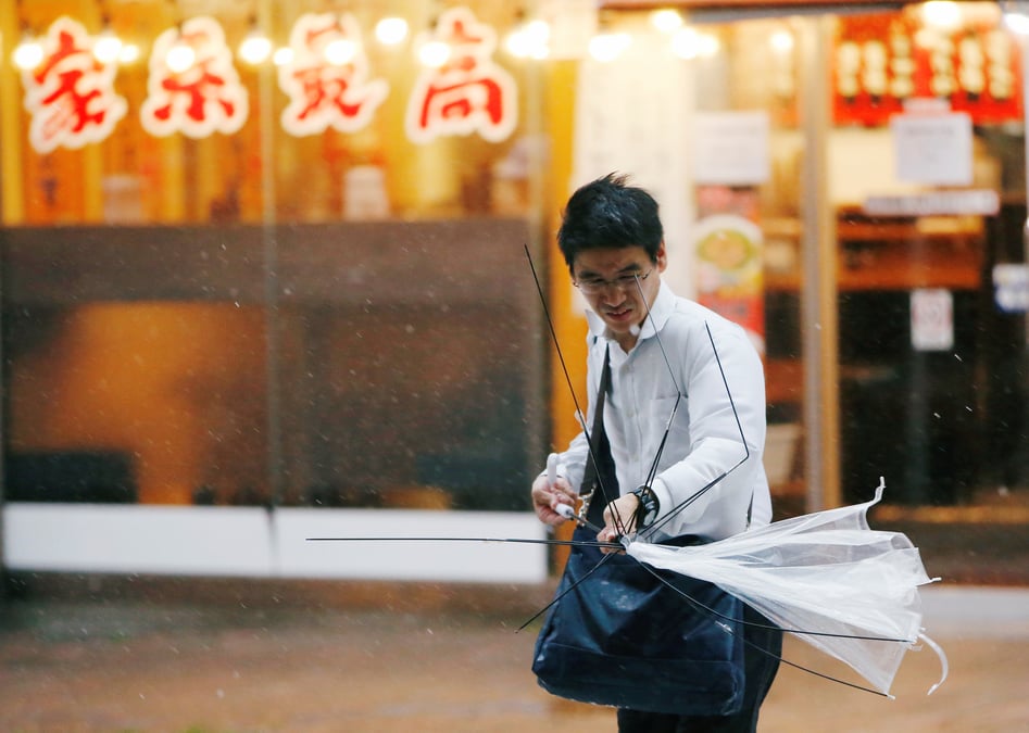 L'ouest du japon menace par un violent typhon