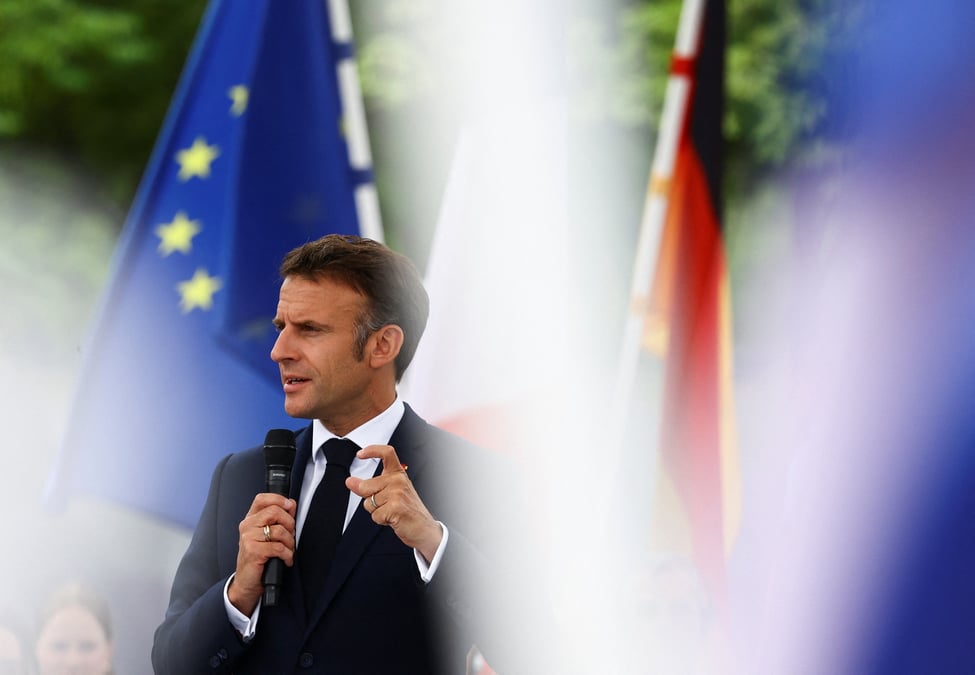 Le chef de l'Etat, qui s'exprimait en Allemagne face à de jeunes Européens, au deuxième jour de sa visite, a défendu la vision d'une Europe qui protège mieux ses industries d'avenir et investit massivement en leur faveur.