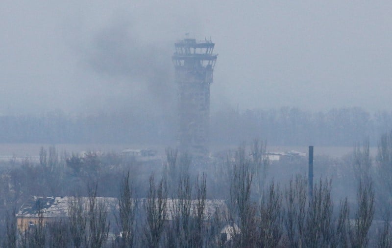 L'armee ukrainienne se retire du terminal de l'aeroport de donetsk