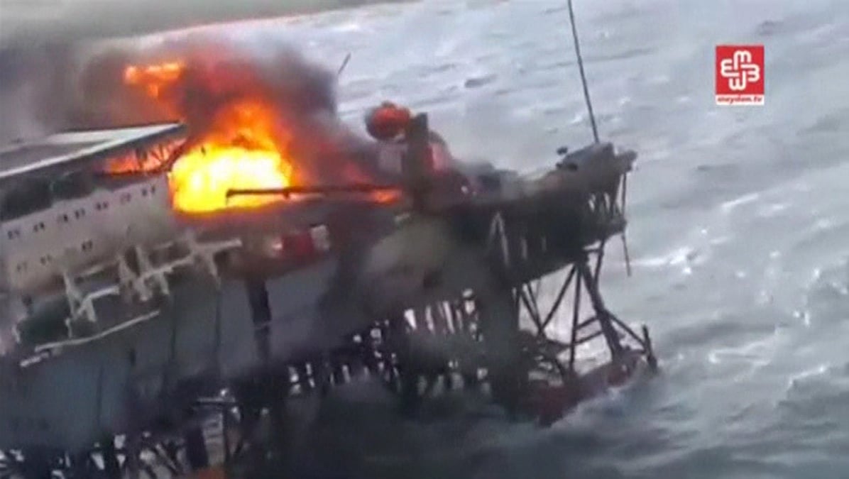 Incendie d'une plateforme petroliere en mer caspienne