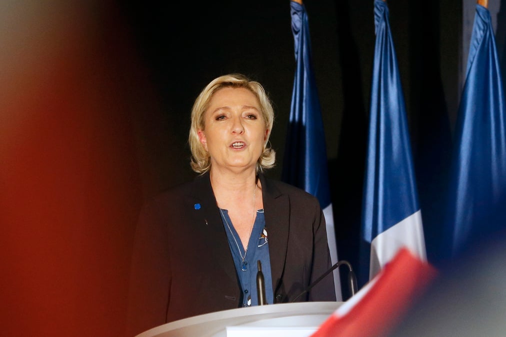 Marine le pen largement en tete au premier tour, selon un sondage opinionway