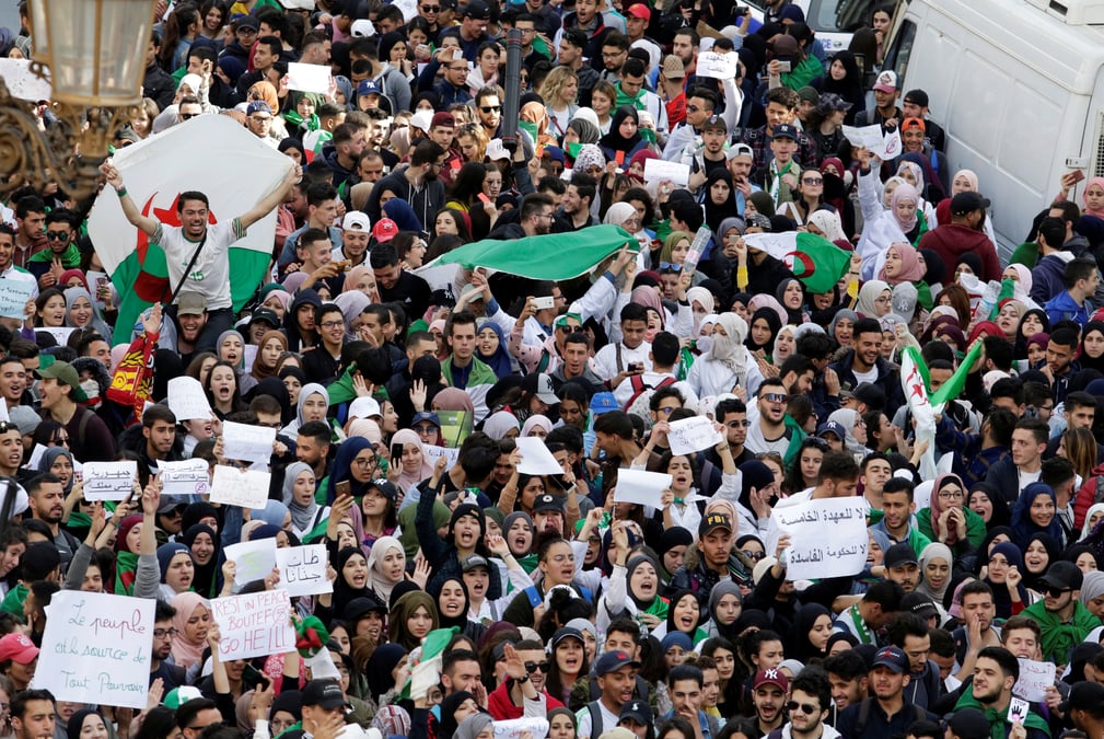 Les anciens combattants algeriens soutiennent les manifestants