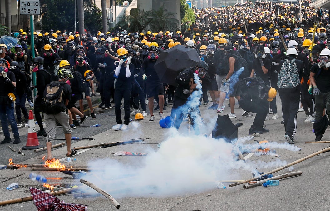 Hong kong: gaz lacrymogenes pour disperser une manifestation