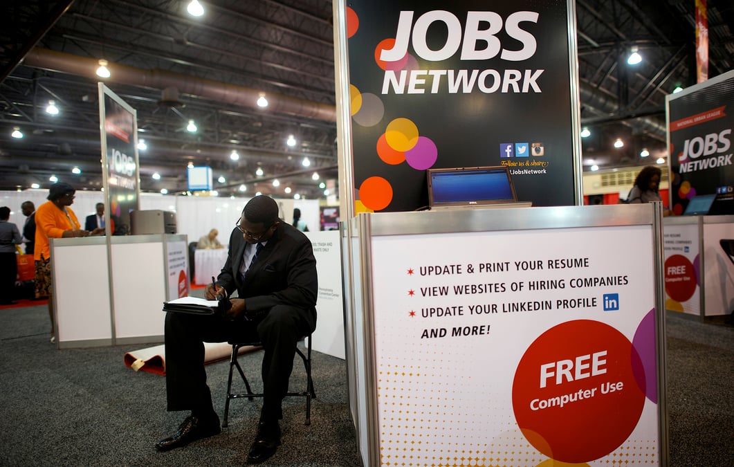 Usa: les creations d'emplois ralentissent, le taux de chomage stable