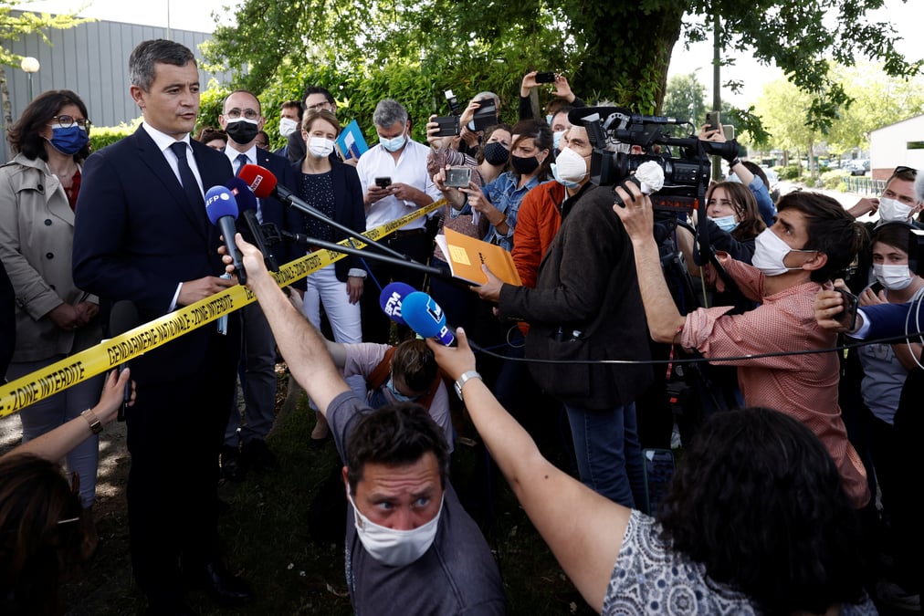 France: la policiere attaquee pres de nantes survivra a ses blessures, declare darmanin