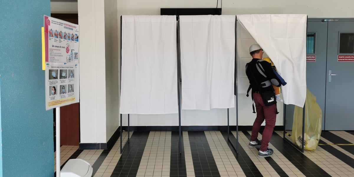 La proposition de loi vise à instaurer une élection directe du conseil municipal, et donc du maire.