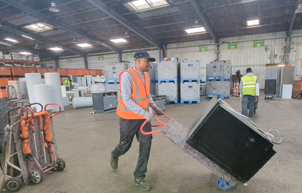 Les résultats de l’appel d’offre « logistique » lancé par l’éco-organisme Ecosystem mettent en péril l’avenir du réseau Envie, un acteur de l’économie circulaire et de l’insertion en France. À Rennes, 230 emplois sont potentiellement touchés dont 150 en insertion.