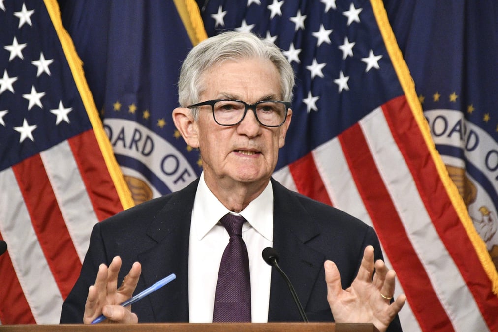 Le président de la Fed, Jerome Powell, devrait ajuster ses prévisions de croissance et d'inflation.