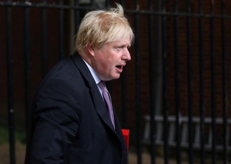Boris johnson vise par une enquete apres ses propos sur la burqa