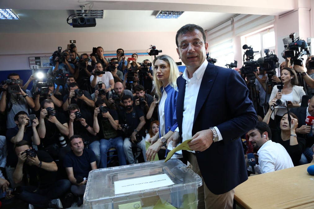 Le candidat de l'opposition laique en tete a istanbul, selon la tv