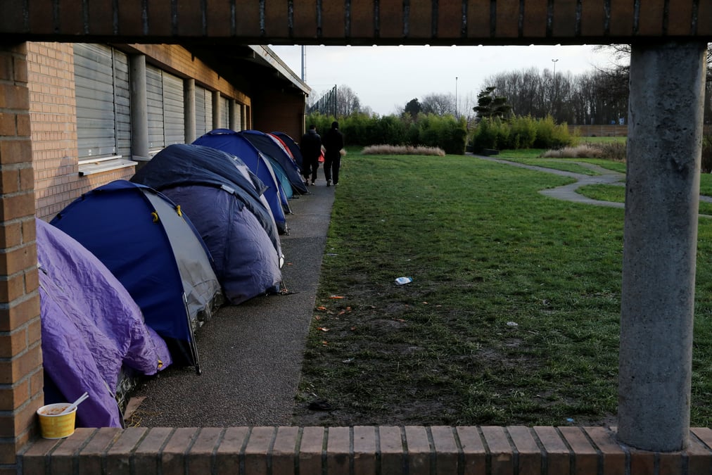 Grande-synthe: la justice ordonne l'expulsion d'un millier de migrants