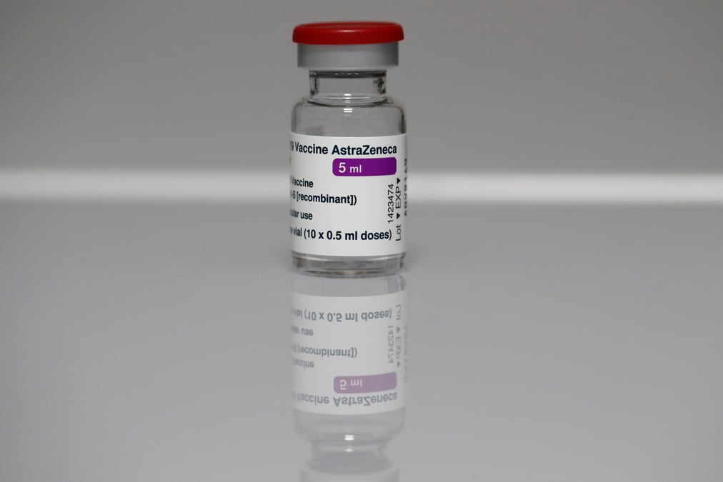 La has va sans doute recommander les vaccins arn pour les moins de 55 ans apres une premiere dose d'astrazeneca