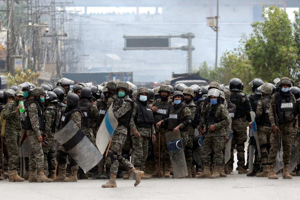 Pakistan: liberation de 11 policiers pris en otage par des extremistes