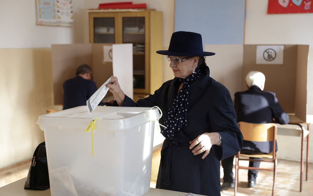 Elections presidentielles et parlementaires dans un centre de vote situe dans une ecole de livno