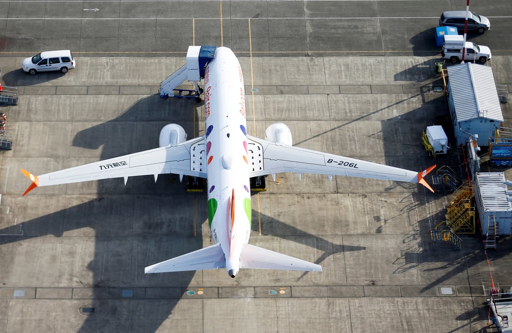 Une photo aerienne montre un boeing 737 max 9 a boeing field, a seattle