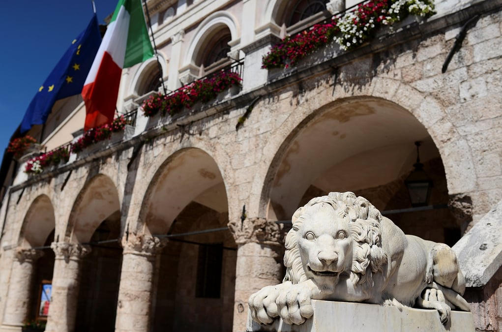 Le drapeau italien vu a norcia