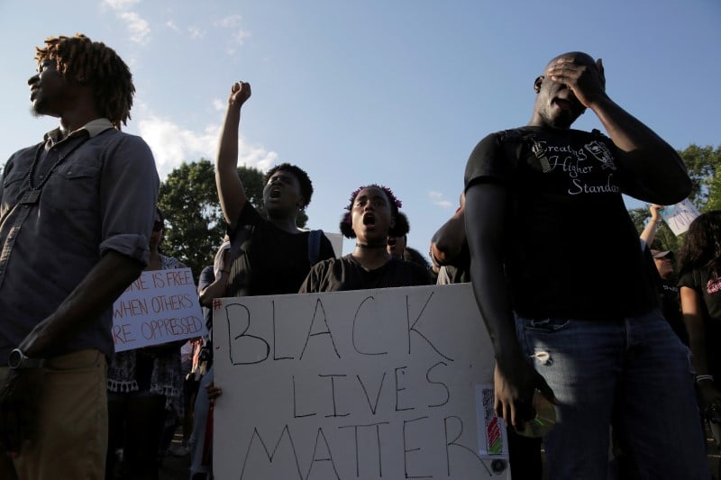 Des manifestations contre les violences policieres aux usa