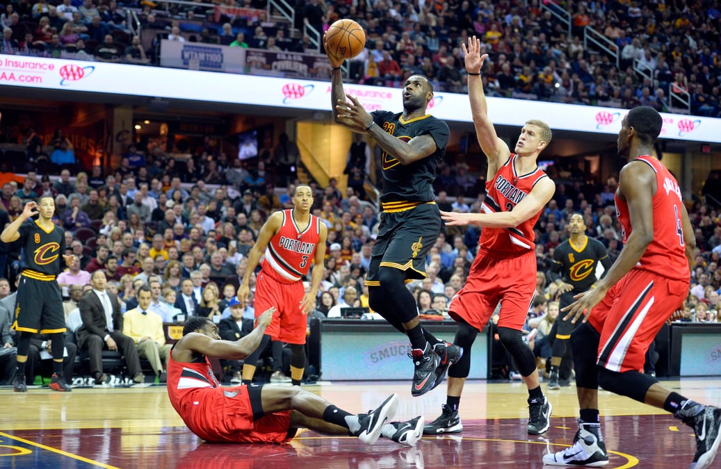 Golden state prolonge sa serie, lebron james sauve cleveland