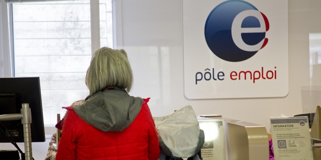 Au total en novembre, 3,035 millions de personnes étaient inscrites en tant que demandeurs d'emploi.