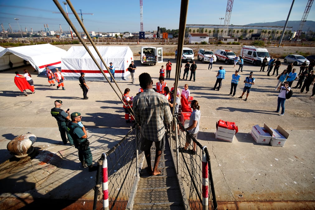 Un navire humanitaire accoste avec 87 migrants a algesiras