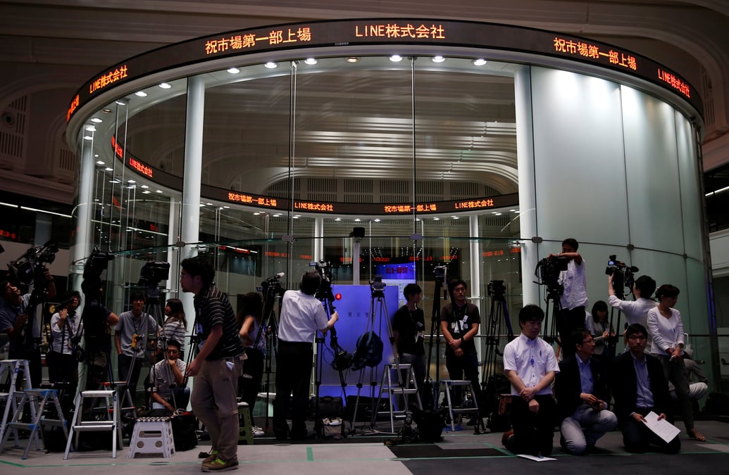 La bourse de tokyo termine en hausse