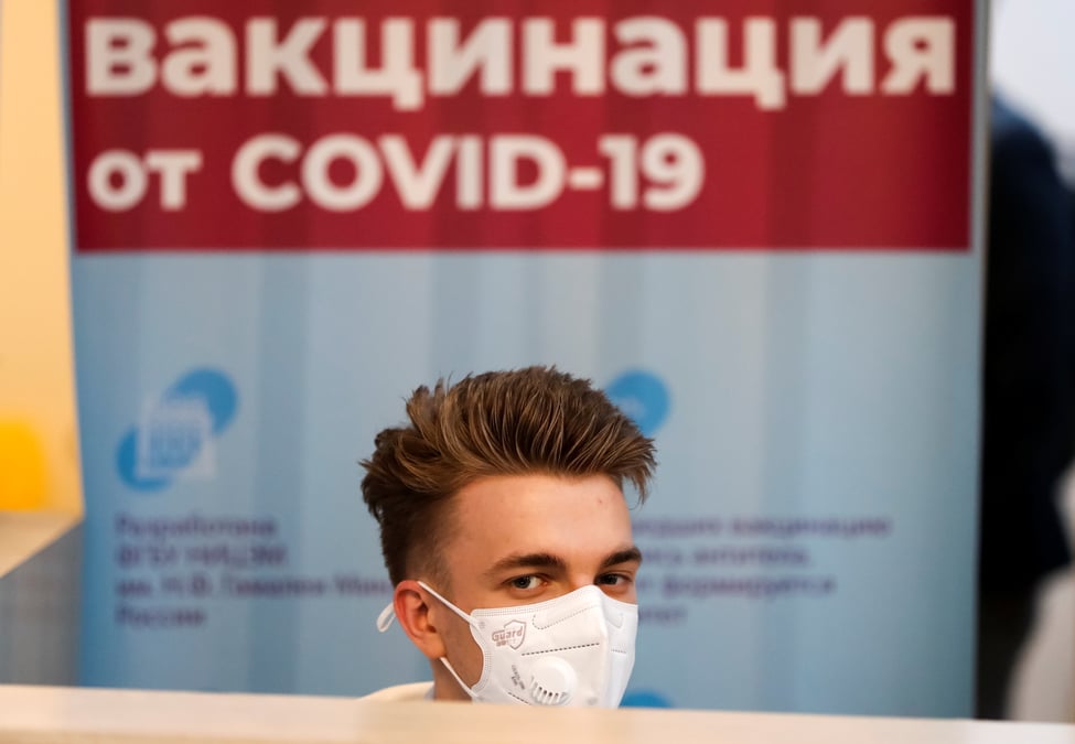 Coronavirus: peu d'option pour travailler pour les russes non vaccines