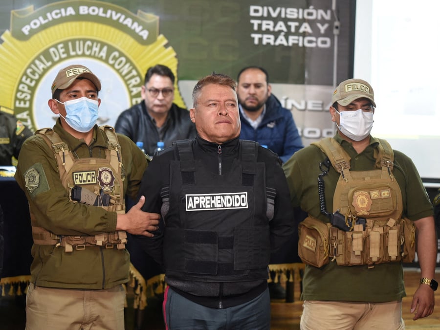 Le general bolivien juan jose zuniga apres son arrestation