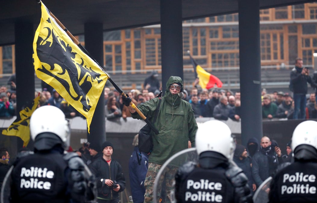 Defile contre le pacte de l'onu sur les migrations a bruxelles