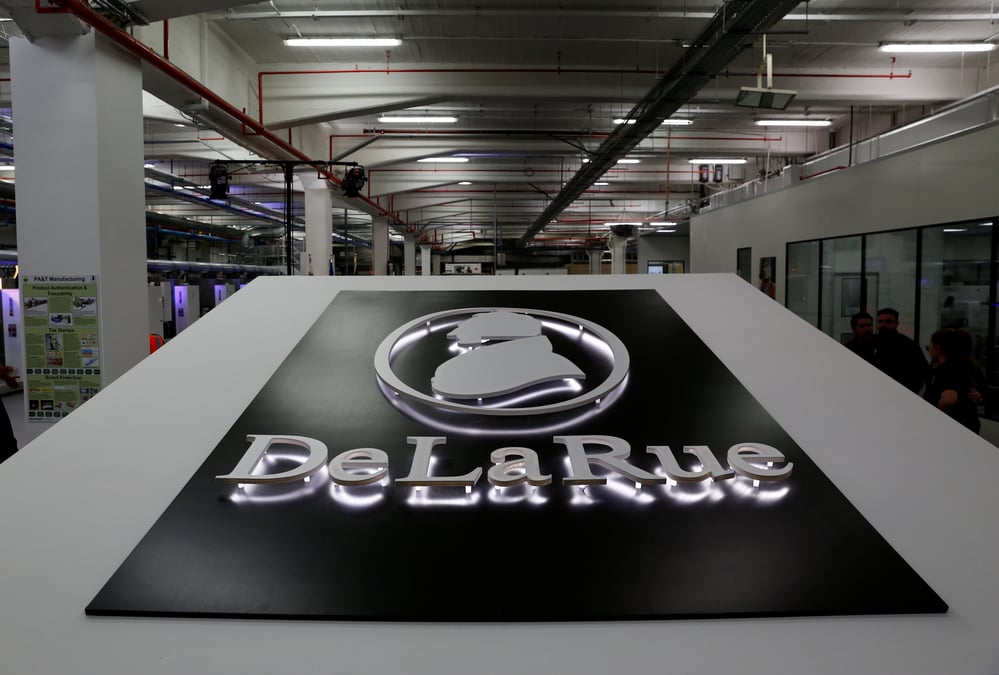 De la rue avertit sur ses resultats, change de dg, le titre chute
