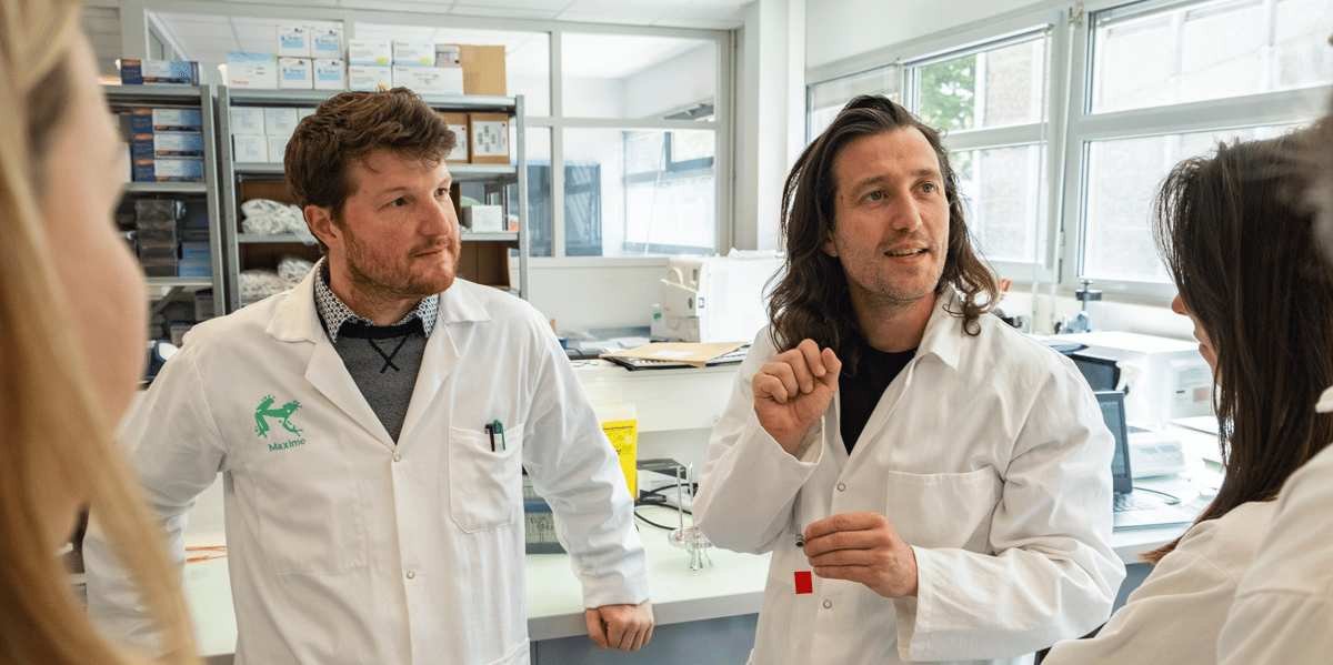 Maxime Feyeux et Kevin Alessandri, cofondateurs de Treefrog Therapeutics, une des startups innovantes portées par Aquitaine Science Transfert.