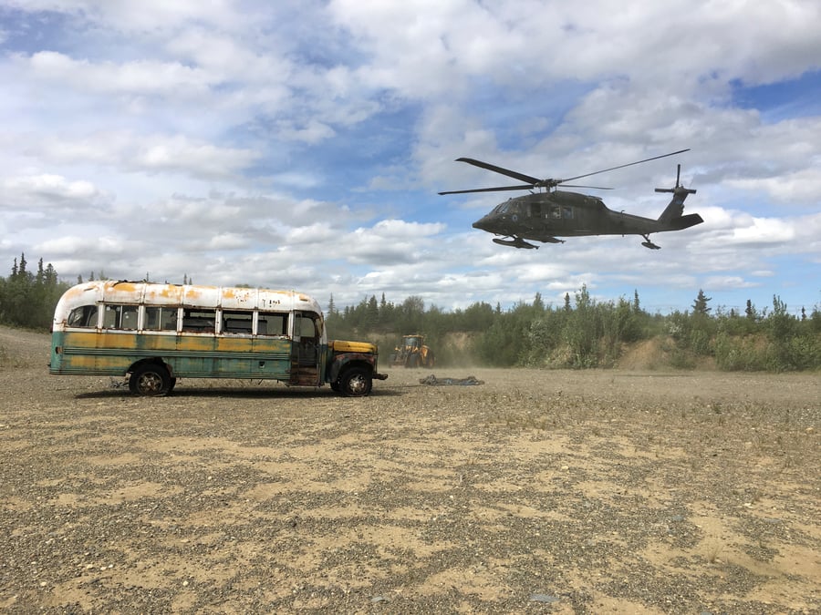 Le bus d'"into the wild" retire de son sentier en alaska pour des raisons de securite